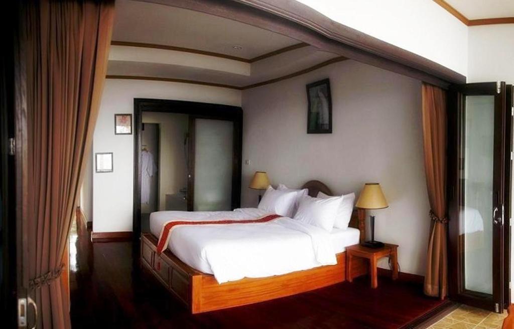 Lipa Bay Resort Lipa Noi Exterior foto